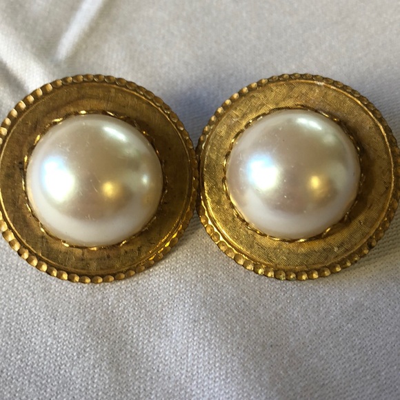 Vintage pearl earrings costume jewelry - Picture 2 of 4